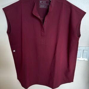 FIGS RAFAELA SCRUBS TOP WOMEN BURGUNDY SZ M
